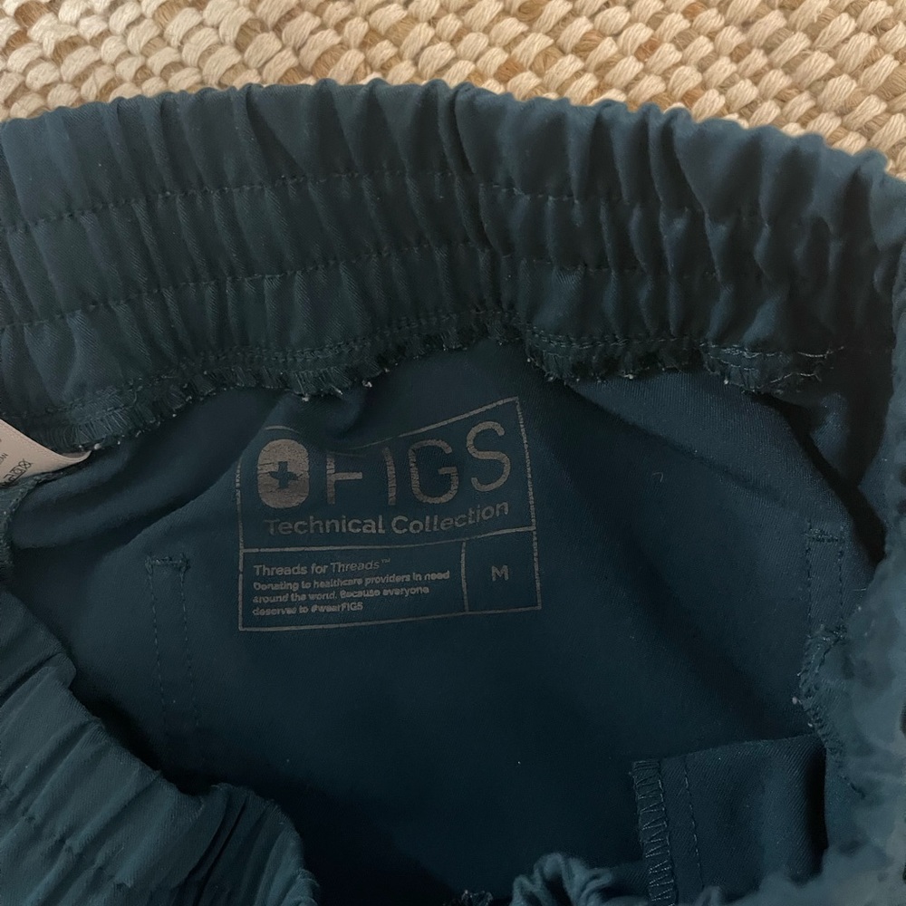 FIGS jogger scrubs
